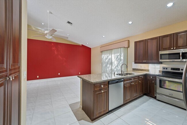 Building Photo - 10860 Fairmont Village Dr