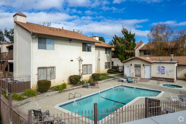 Building Photo - Little Europe