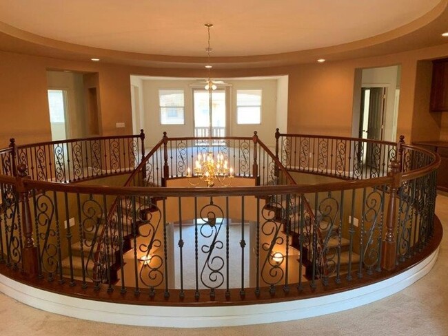 Building Photo - Absolutely Gorgeous Home in Gated Rosevill...