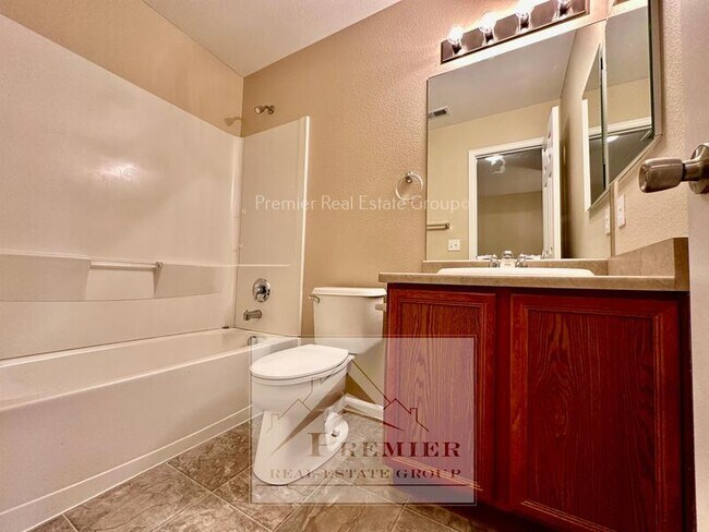 Building Photo - 7938 Sandy Springs Point