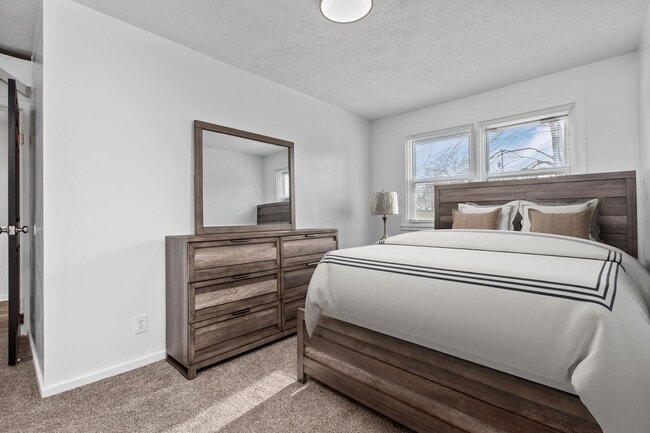 Building Photo - 3BR Townhome for Rent - with Central Air!!