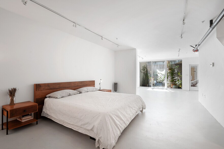 Basement Bedroom / Office - 712 Bryant St