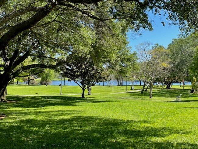 Building Photo - 1601-1611 11th St N