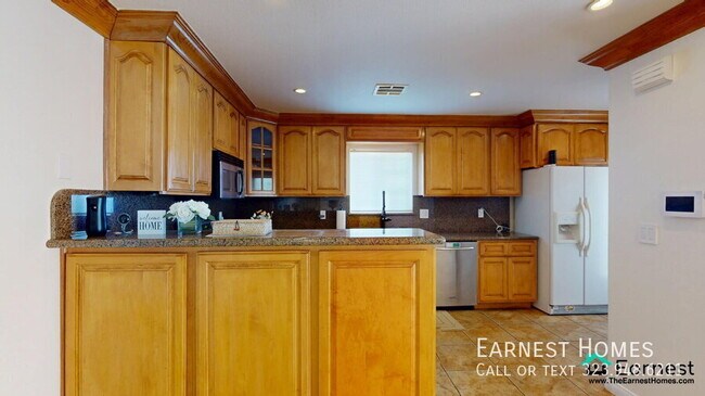 Building Photo - 7540 Quimby Ave