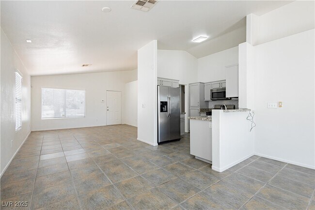 Building Photo - 204 Zenith Point Ave