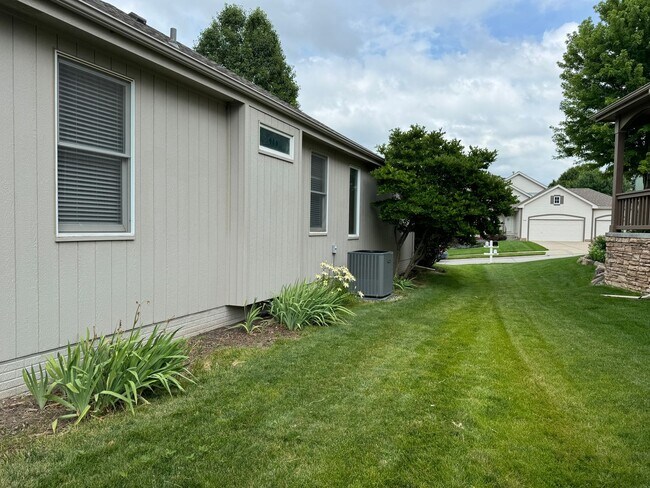 Building Photo - Elkhorn Home For Rent In Quiet Neighborhood