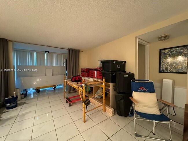 Building Photo - 3720 Inverrary Dr