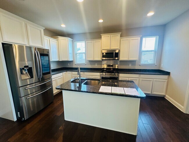 Building Photo - Incredible views 4 bed / 2.5 bath, master on main
