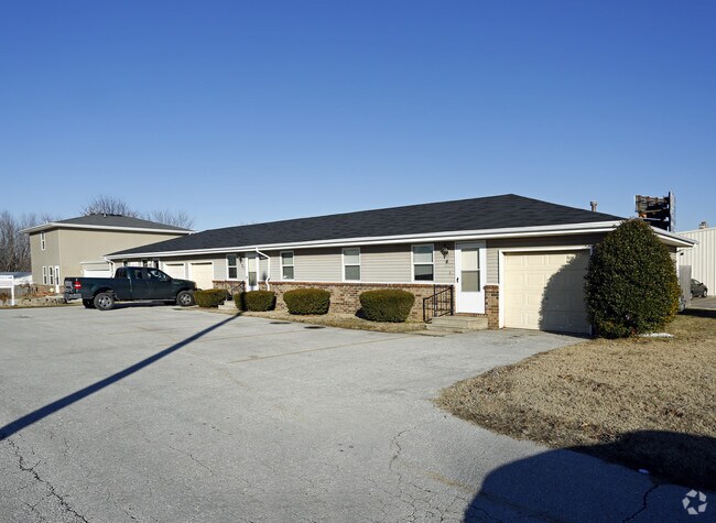 Building Photo - Meadowview Manor