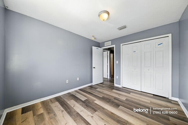 Building Photo - 2915 SE 15th Terrace