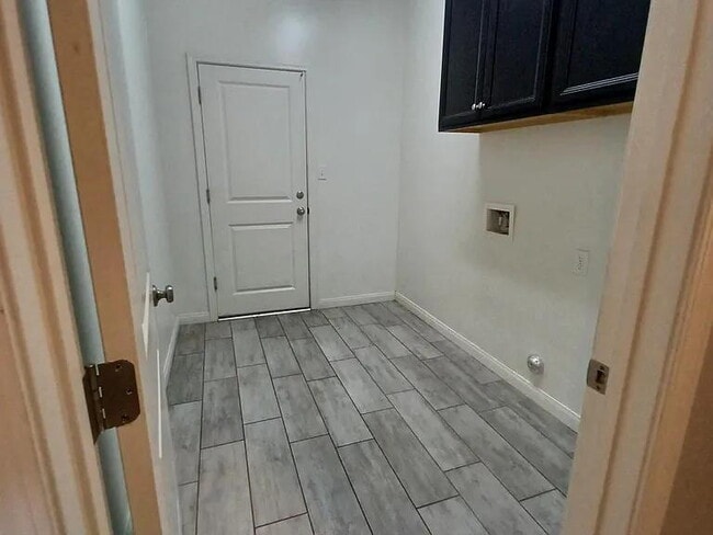 Building Photo - Beautiful home
