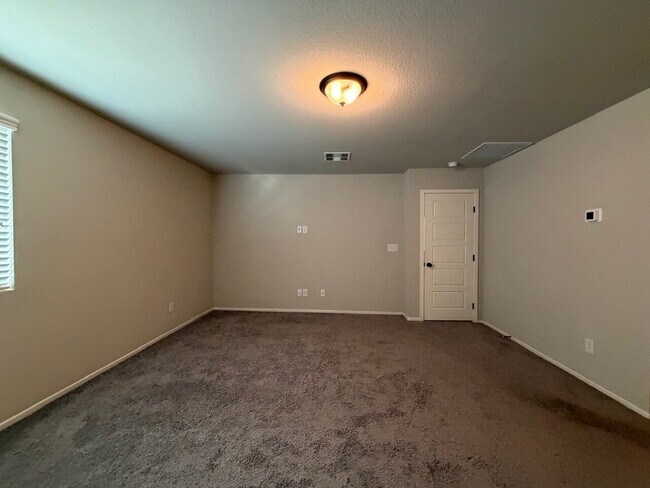 Building Photo - GATED 4 BED 2.5 BATH 2 CAR GARAGE SINGLE FAMILY HOME w/ LOFT, BEDROOM DOWNSTAIRS, NEXT TO COMMUNI...