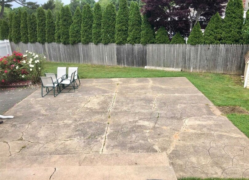 Building Photo - 40 Yale St