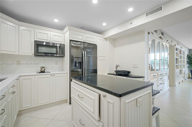 Primary Photo - 9341 Collins Ave