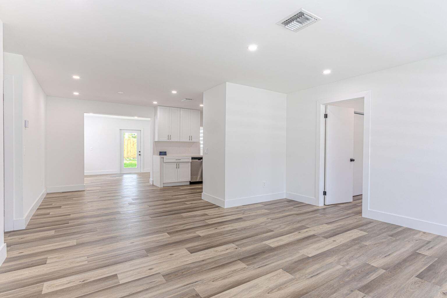 Building Photo - 1717 16th Ct N