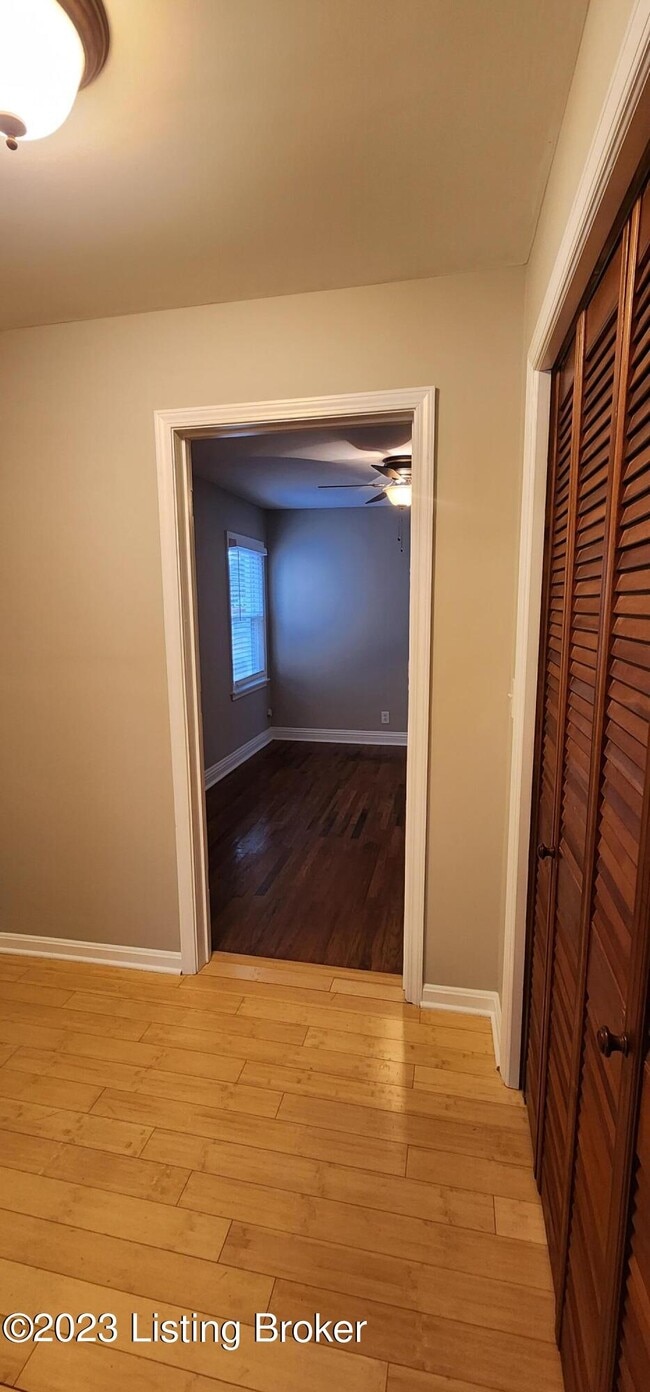 Building Photo - 208 Colonial Dr