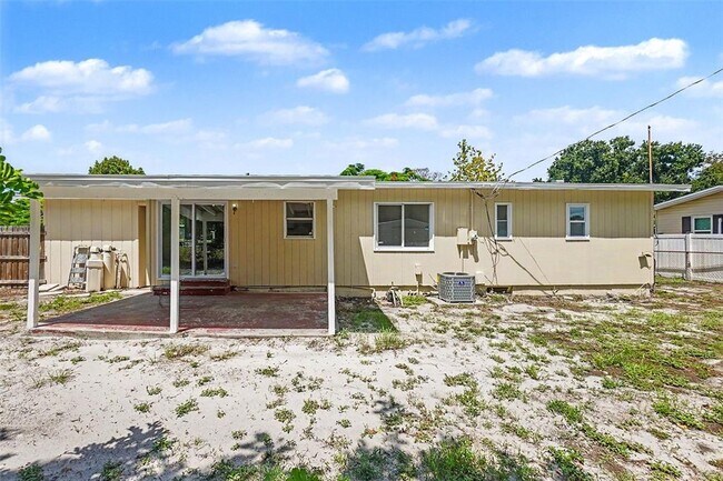 Building Photo - 6515 3rd St Ct W