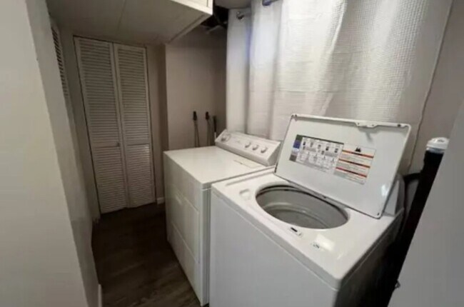 Building Photo - 1945 S 2600 E