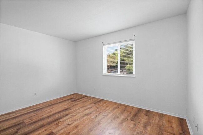 Building Photo - 1504 Bridgeway Dr
