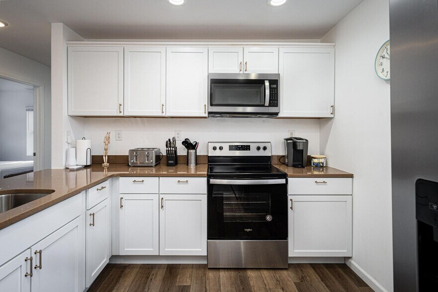 Building Photo - 2549 Columbia Ave