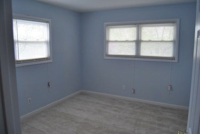 Building Photo - EDGEWOOD - SINGLE FAMILY RANCHER