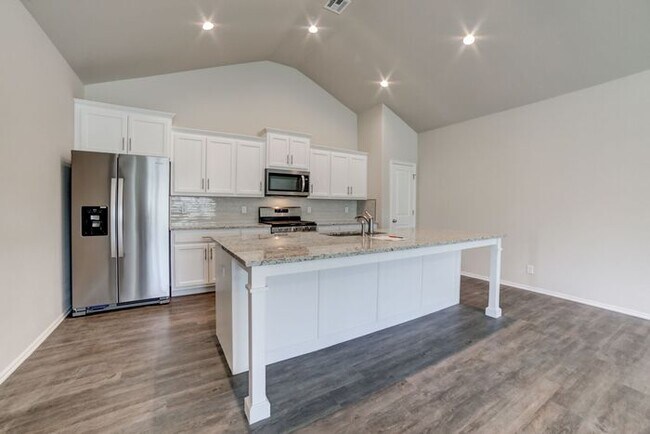 Building Photo - Lawn Care Included! 3/2/2 Luxury Patio Home Broken Arrow