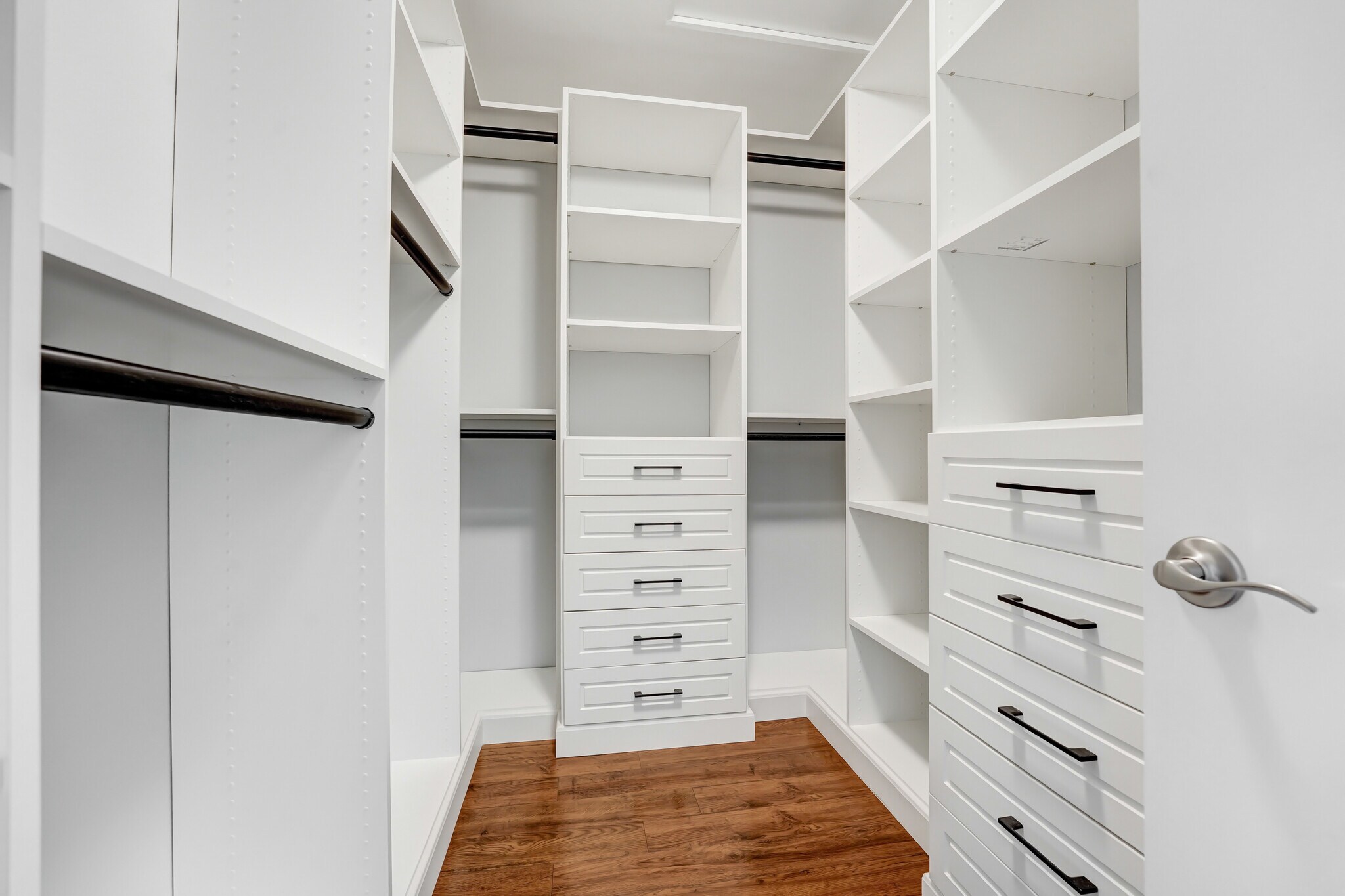 walk in closet - 2971 Plaza del Amo