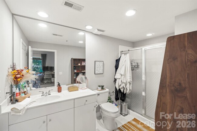 Building Photo - 1320 Fillmore Ave