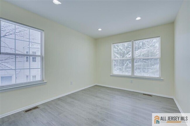 Building Photo - 401 Pheasant Run