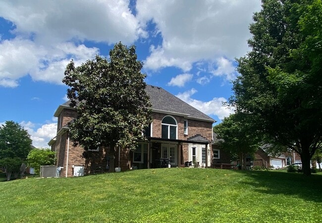 Building Photo - JUST REDUCED!!!!!! Beautiful Executive Sty...