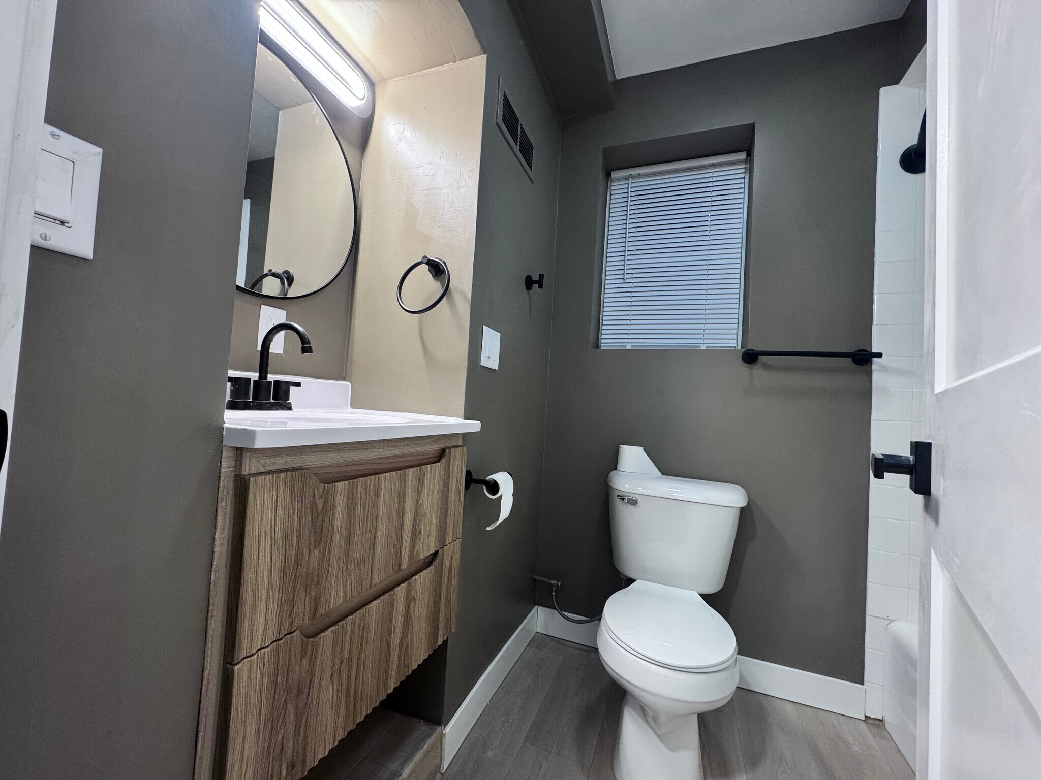 Building Photo - 2123 Central Ave