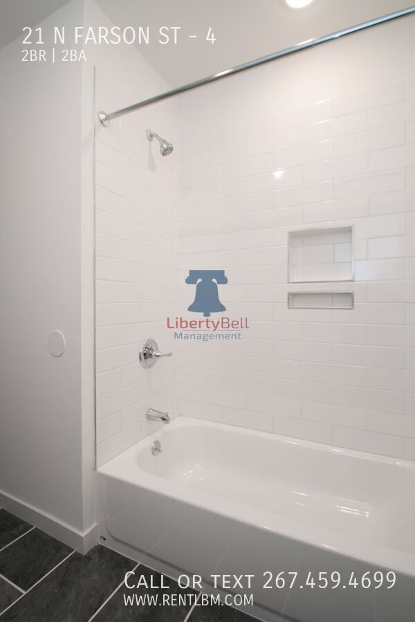 Building Photo - 21 Farson St