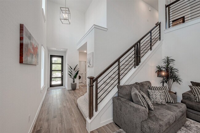 Building Photo - 430 W Cascade Heights Dr