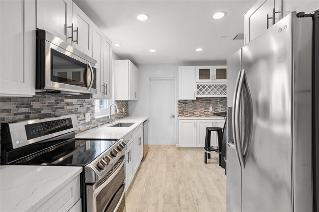 Building Photo - 6579 Country Way