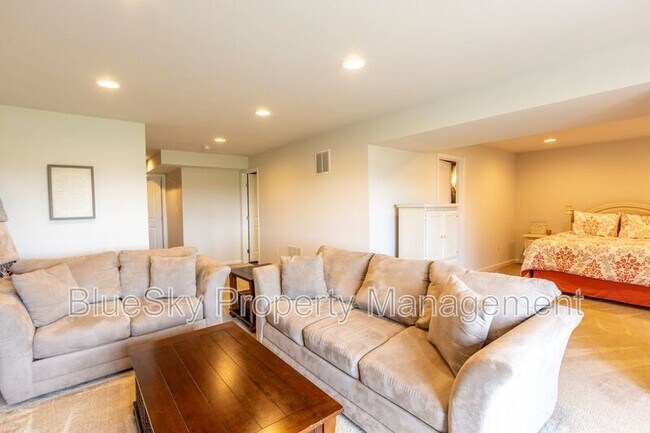 Building Photo - 1480 Delphi Ln
