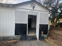 Building Photo - Log Cabin