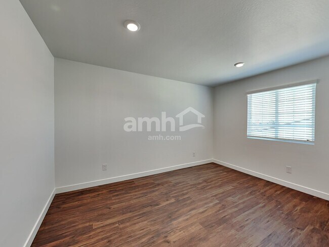 Building Photo - 8319 S 21st Dr