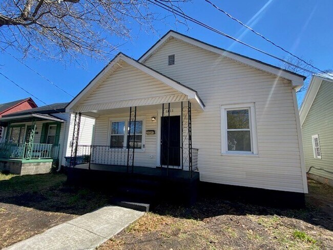 Building Photo - Welcome to this newly remodeled 4-bedroom, 2-bathroom house in the desirable location of Wilmingt...