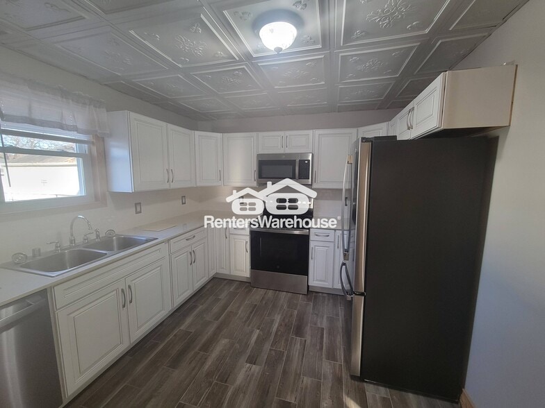 Building Photo - 244 E Fremont St