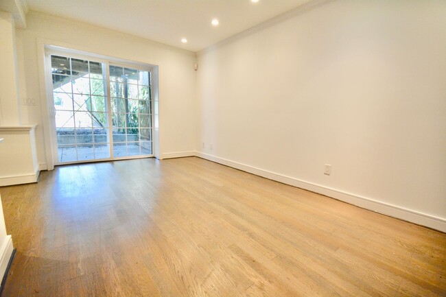 Building Photo - Stunning 3 BR | 2 BA in Noe Valley - Must ...