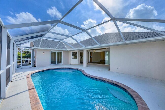 Building Photo - Annual Pool Home for Rent in Englewood