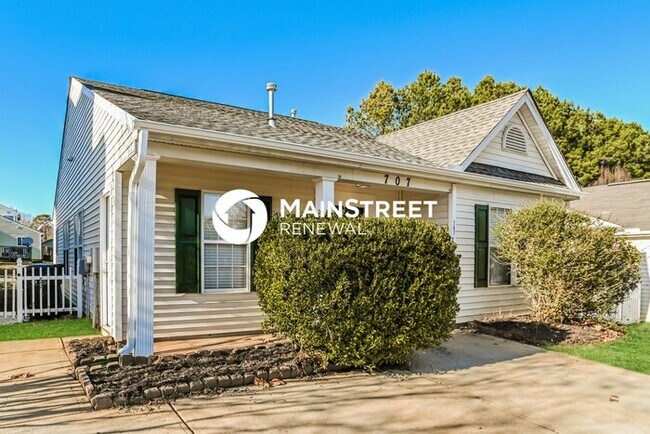 Building Photo - 3 Bedroom Pet-Friendly Home in Charlotte, NC with Main Street Renewal