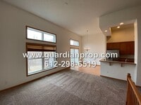 Building Photo - Townhouse Available October 1, High Ceilings, Open Floor Plan, Lower Family Room w/Fireplace, Bal...