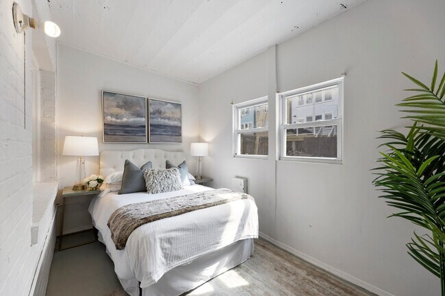 Building Photo - 1701 14th St SE