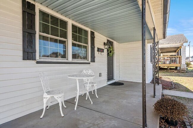 Building Photo - COMING SOON: Fully Furnished Home in Webb City! 2/2 includes ALL appliances, ALL utilities/pest c...