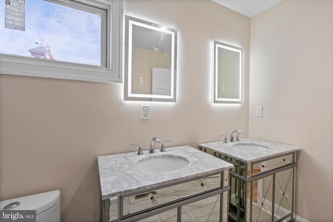 Building Photo - 919 Stiles St