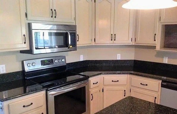 Building Photo - 3201 Kingsmill Dr