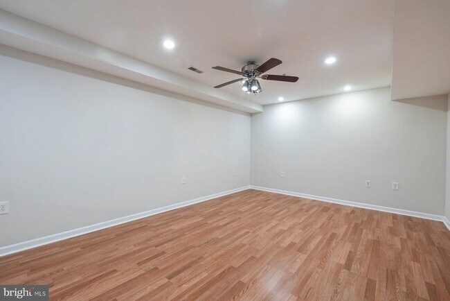 Building Photo - 805 Thicket Ct