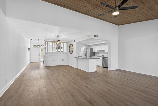 Building Photo - 259 Old Meadow Way