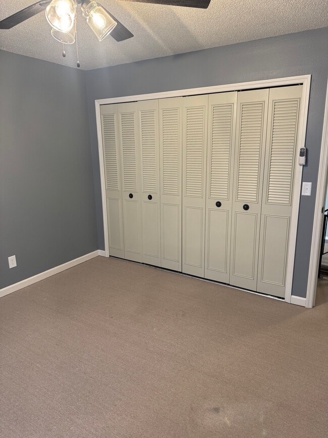 Building Photo - 295 Jamestown Rd